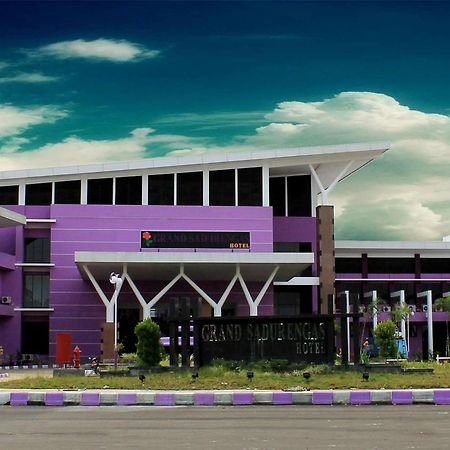 Kyriad Sadurengas Hotel Tanah Grogot Luaran gambar