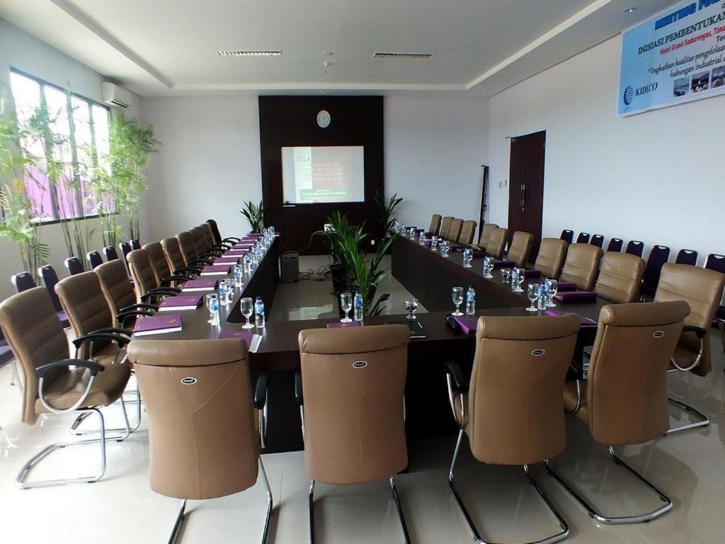 Kyriad Sadurengas Hotel Tanah Grogot Luaran gambar