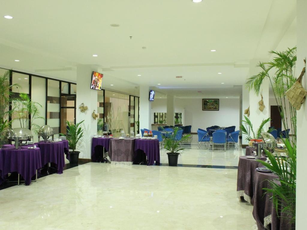 Kyriad Sadurengas Hotel Tanah Grogot Luaran gambar