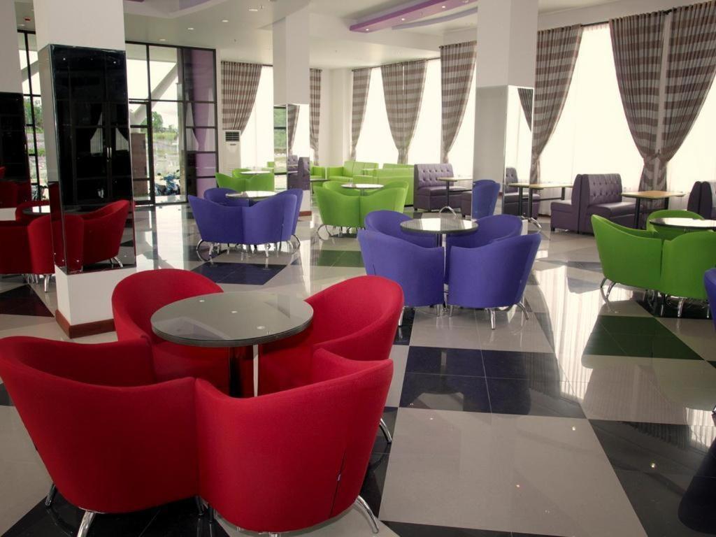 Kyriad Sadurengas Hotel Tanah Grogot Luaran gambar