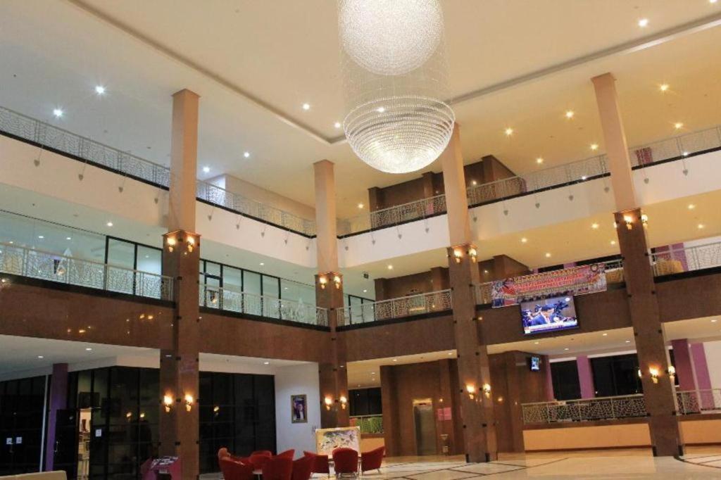 Kyriad Sadurengas Hotel Tanah Grogot Luaran gambar